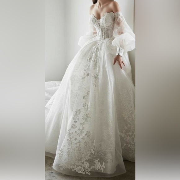 Wedding Gown - Picture 2 of 4